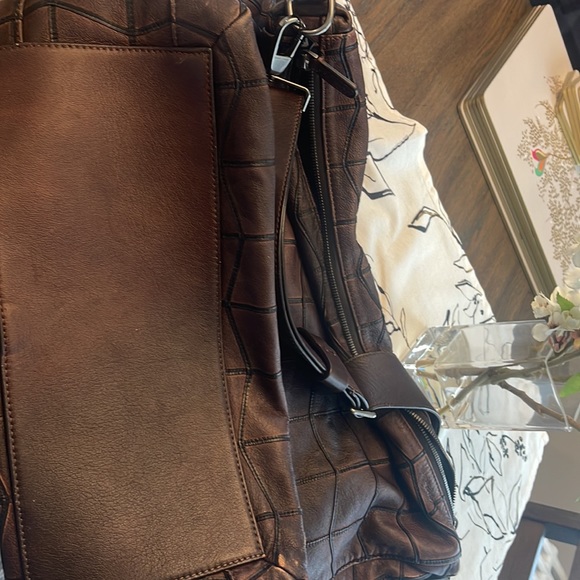 GIORGIO ARMANI XTRA LARGE TOTE. BEAUTIFUL. GENUINE LEATHER. ❤️❤️ - Picture 14 of 14